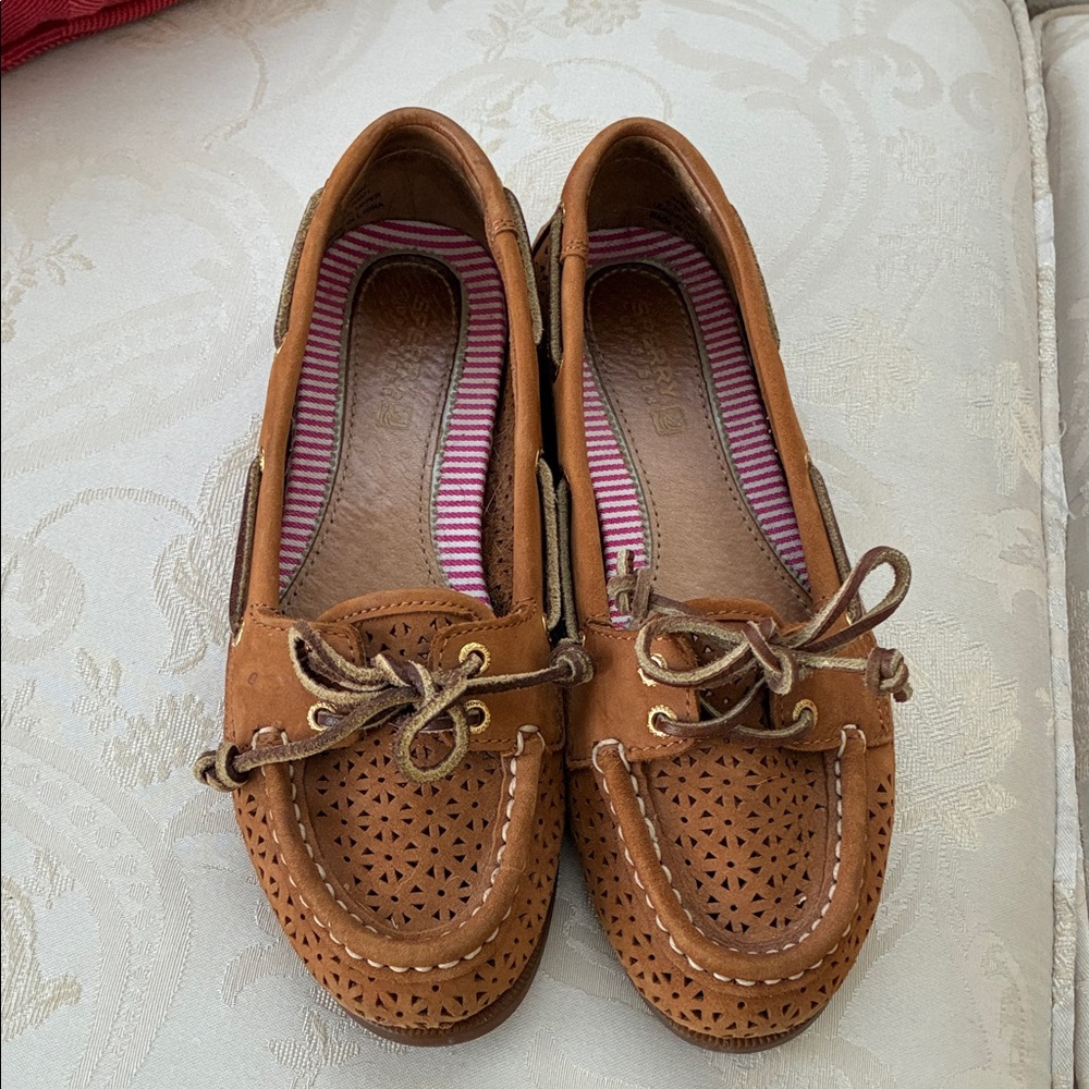 Sperry size 5.5 women’s shoes, honey beige suede, very good condition